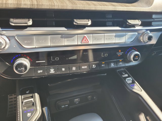 Used 2024 Kia Telluride SX w/ Towing Package AWD/4WD image 24