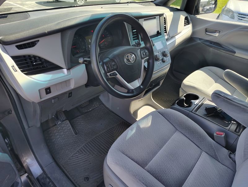 Used 2015 Toyota Sienna LE FWD image 11