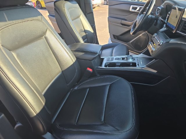 Used 2020 Ford Explorer XLT w/ Equipment Group 202A RWD image 11