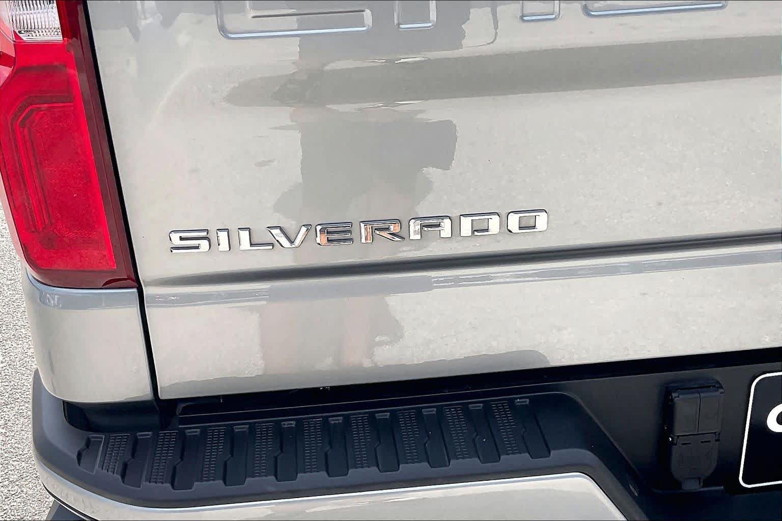 Used 2025 Chevrolet Silverado 1500 High Country w/ High Country Premium Package AWD/4WD image 33