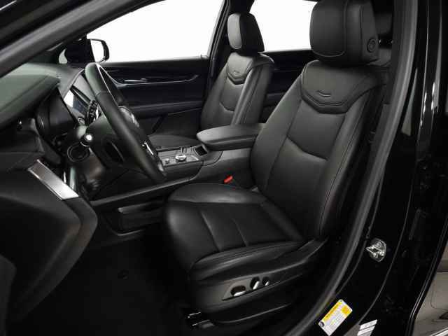 Certified 2025 Cadillac XT5 Premium Luxury w/ LPO, Floor Liner Package image 21