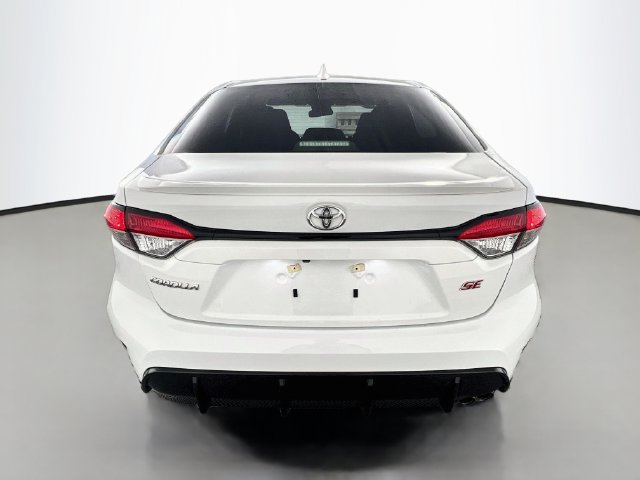 Used 2024 Toyota Corolla SE w/ SE Premium Package FWD image 7