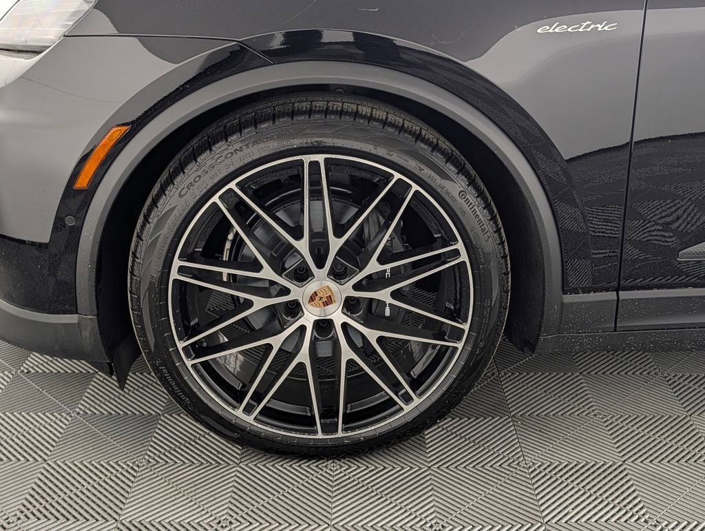 New 2026 Porsche Macan 4 Electric image 11