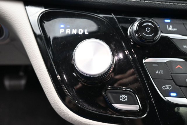 Used 2024 Chrysler Pacifica Limited FWD image 26