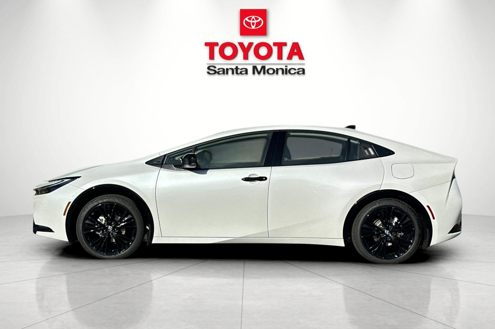 New 2027 Toyota Prius FWD image 8