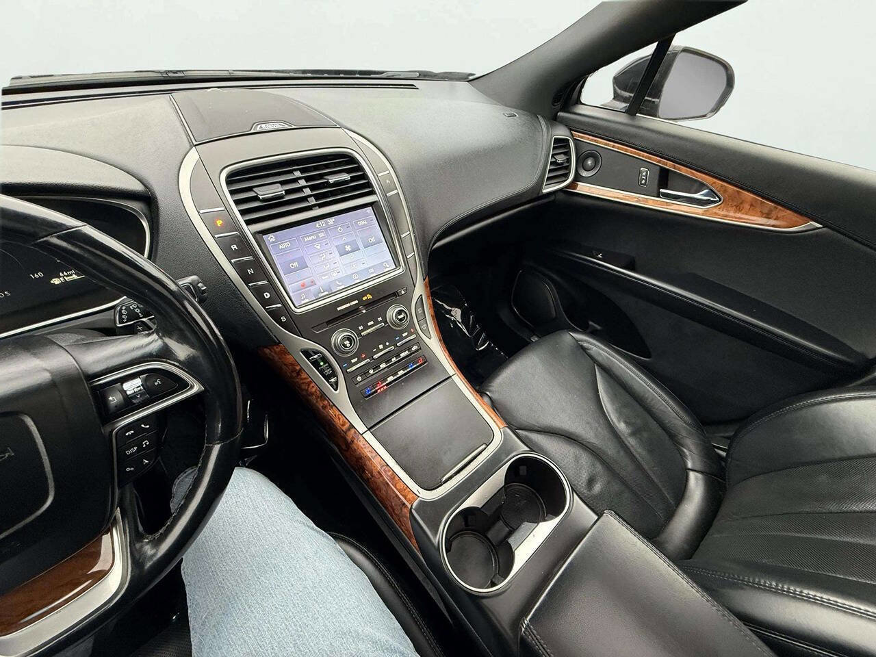 Used 2019 Lincoln Nautilus Reserve w/ Interior Protection Package AWD/4WD image 18