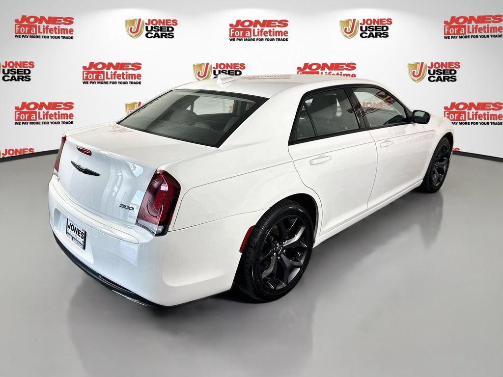Used 2023 Chrysler 300 Touring w/ Sport Appearance Package RWD image 15