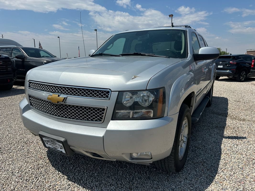 Used 2012 Chevrolet Avalanche LT w/ Suspension Package, Off-Road AWD/4WD image 4