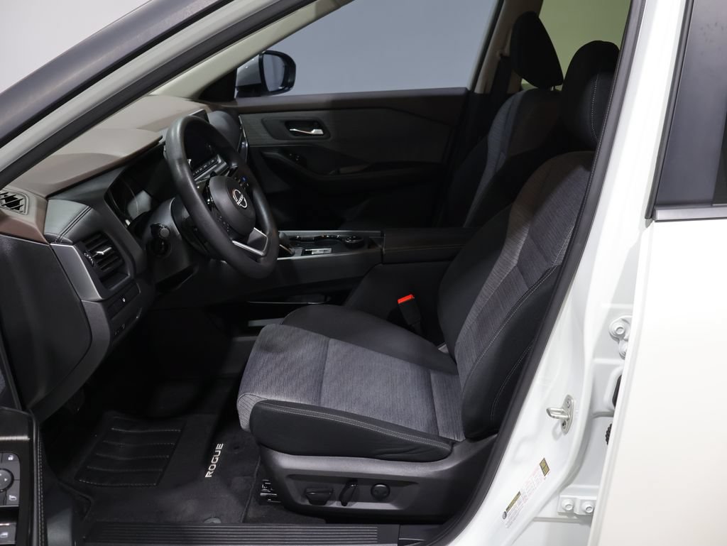 Used 2023 Nissan Rogue SV AWD/4WD image 9