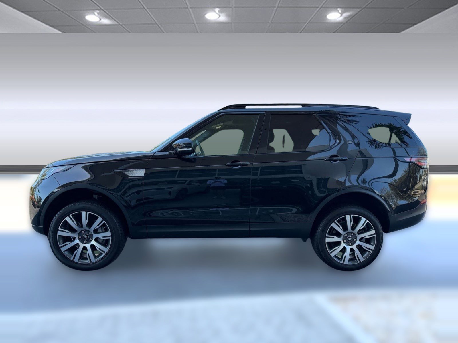 Used 2019 Land Rover Discovery HSE image 2