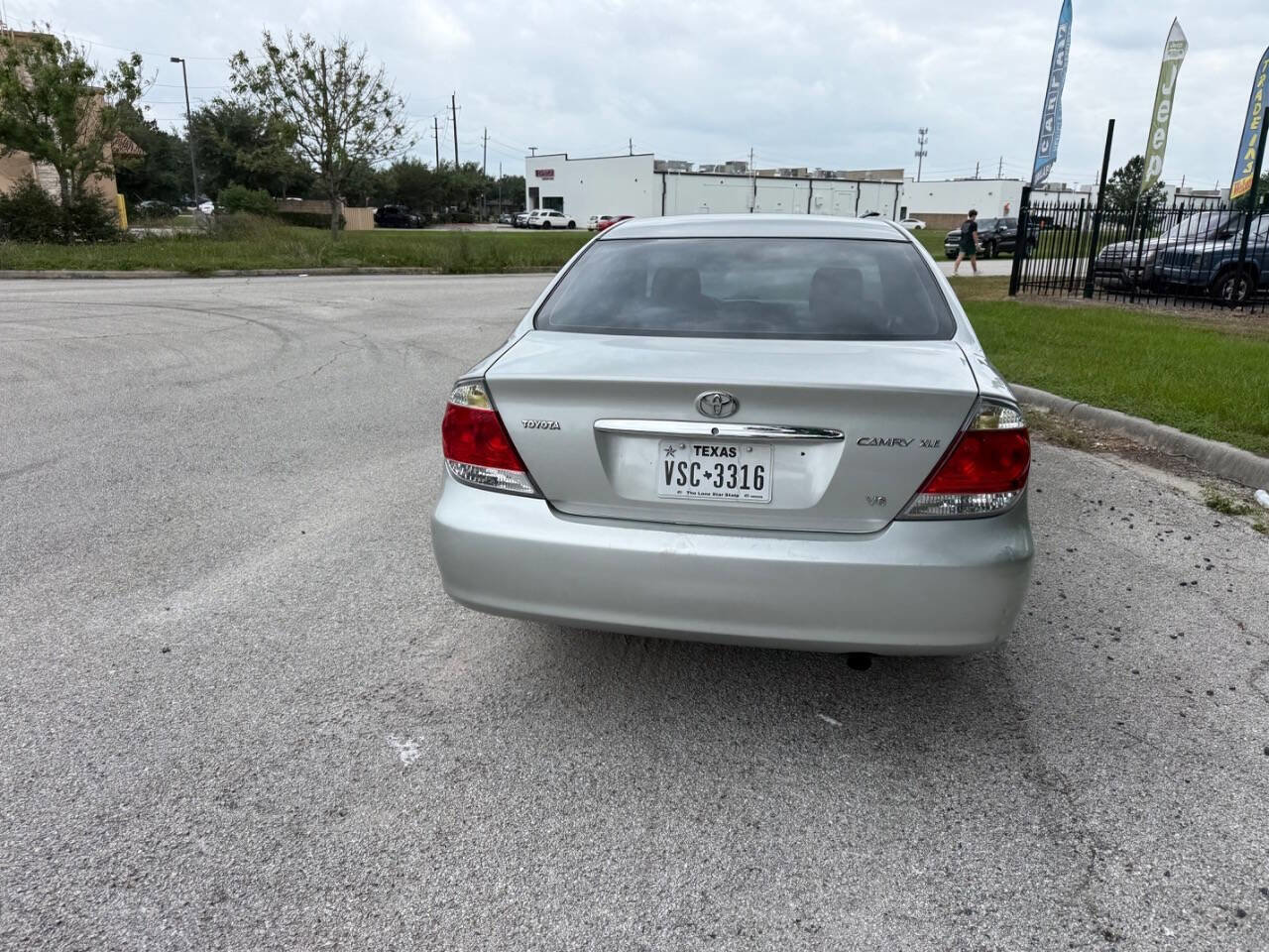 Used 2005 Toyota Camry XLE FWD image 6