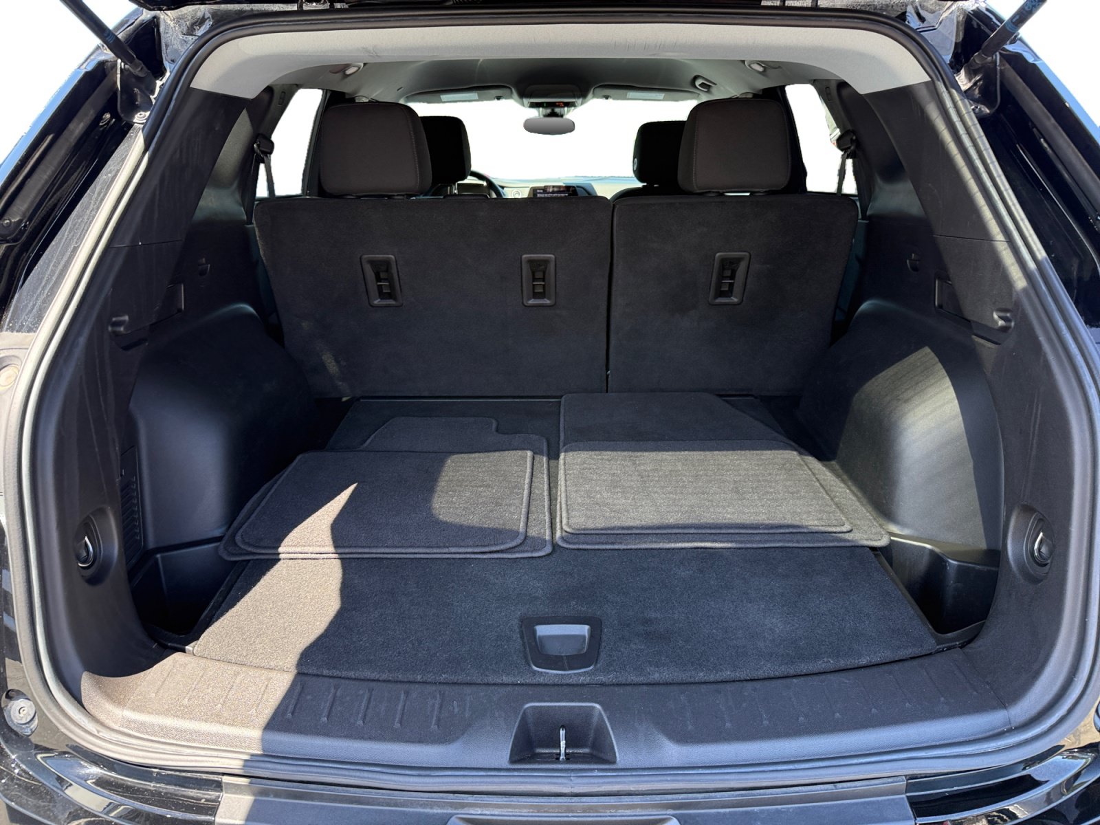 Used 2022 Chevrolet Blazer LT FWD image 17