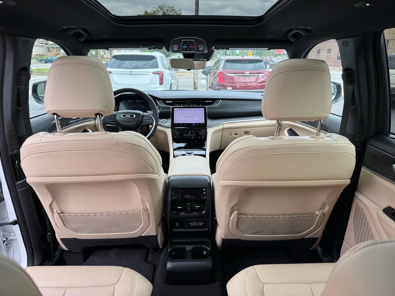 Used 2024 Jeep Grand Cherokee L Limited w/ Luxury Tech Group II AWD/4WD image 12