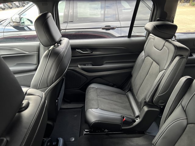 New 2025 Jeep Grand Cherokee L Altitude image 6