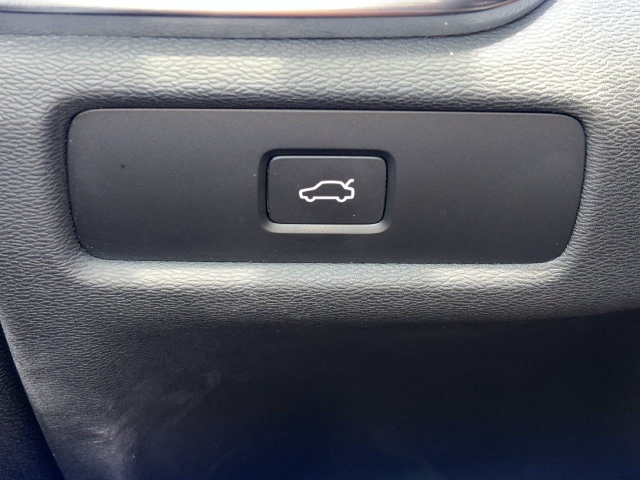 Used 2024 Volvo S60 B5 Core AWD/4WD image 16