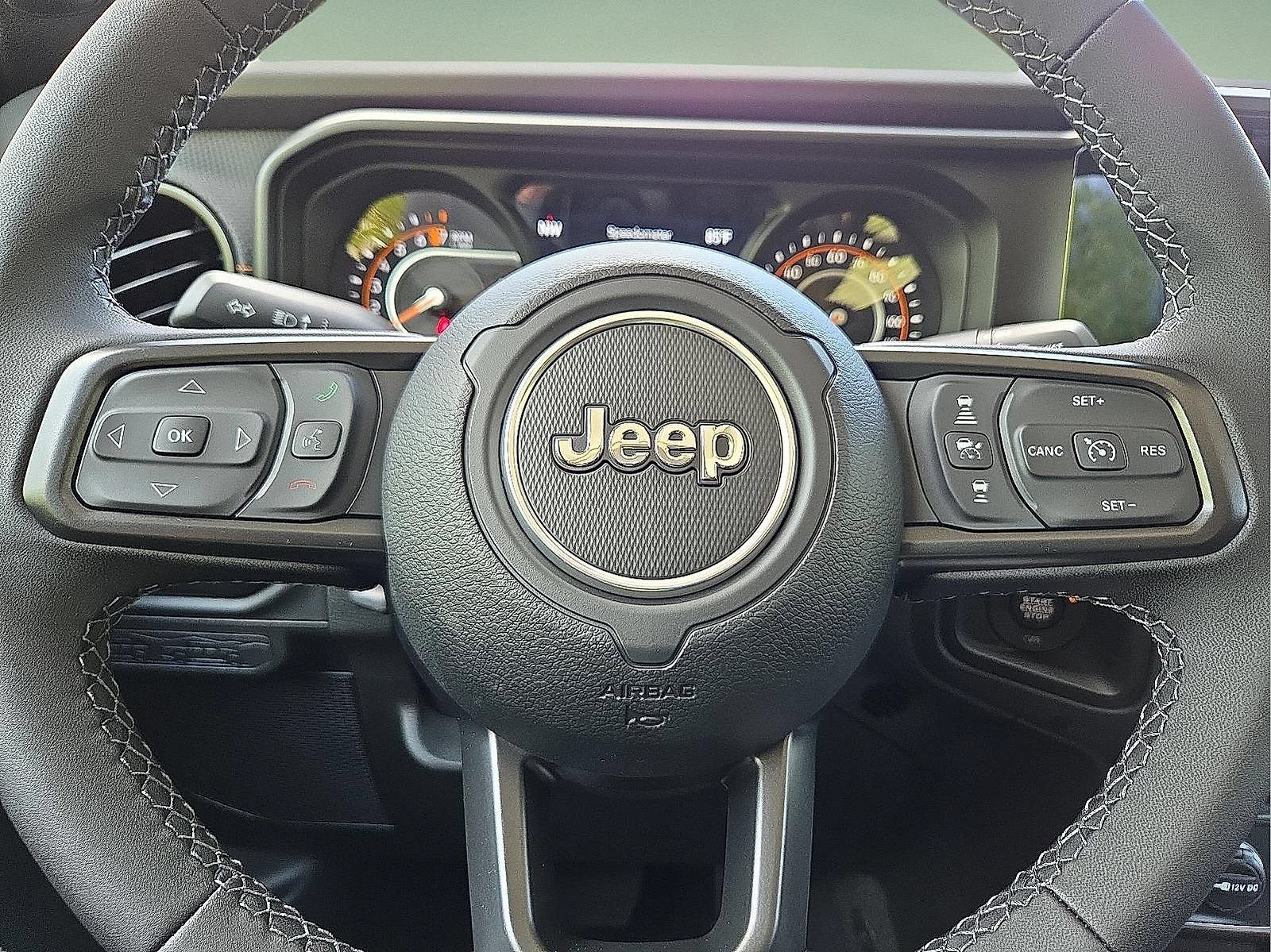 New 2025 Jeep Gladiator Mojave w/ Steel Bumper Group AWD/4WD image 24