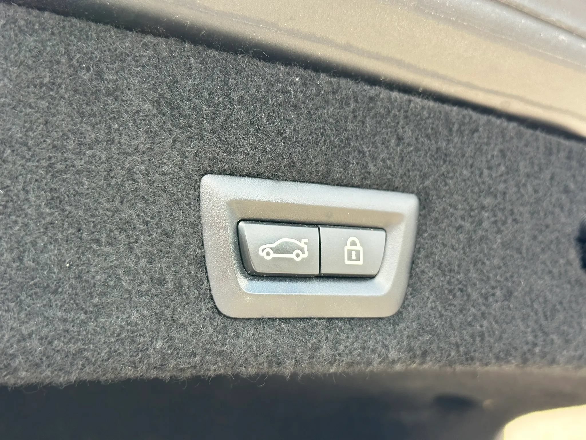 Used 2018 BMW 750i RWD image 31