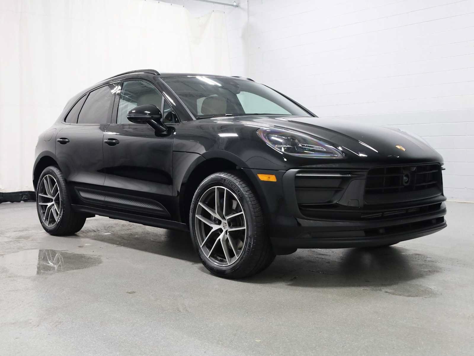 Certified 2026 Porsche Macan AWD/4WD image 13
