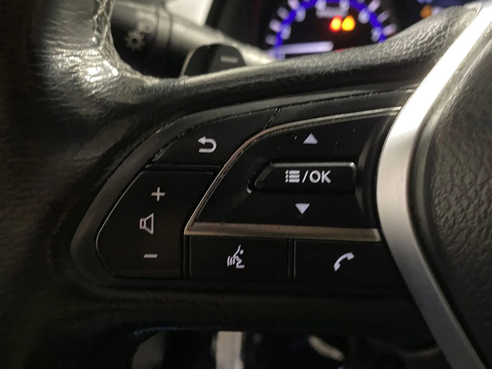 Used 2018 INFINITI Q60 3.0t Sport w/ Sensory Package 3.0T Sport image 18