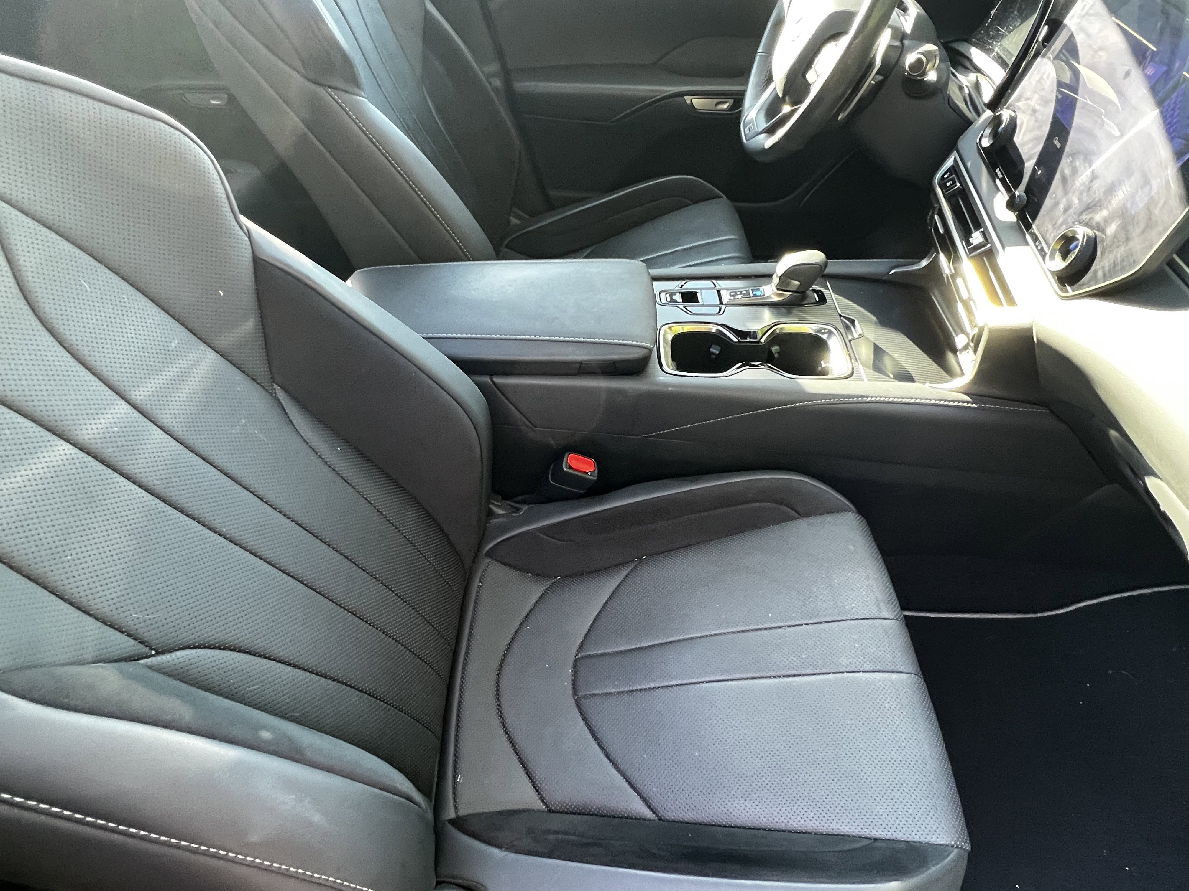 Used 2023 Lexus RX 500h F Sport w/ Cold Area Package image 43