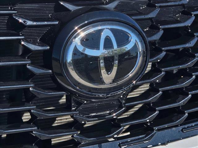 Used 2023 Toyota Highlander XSE image 5
