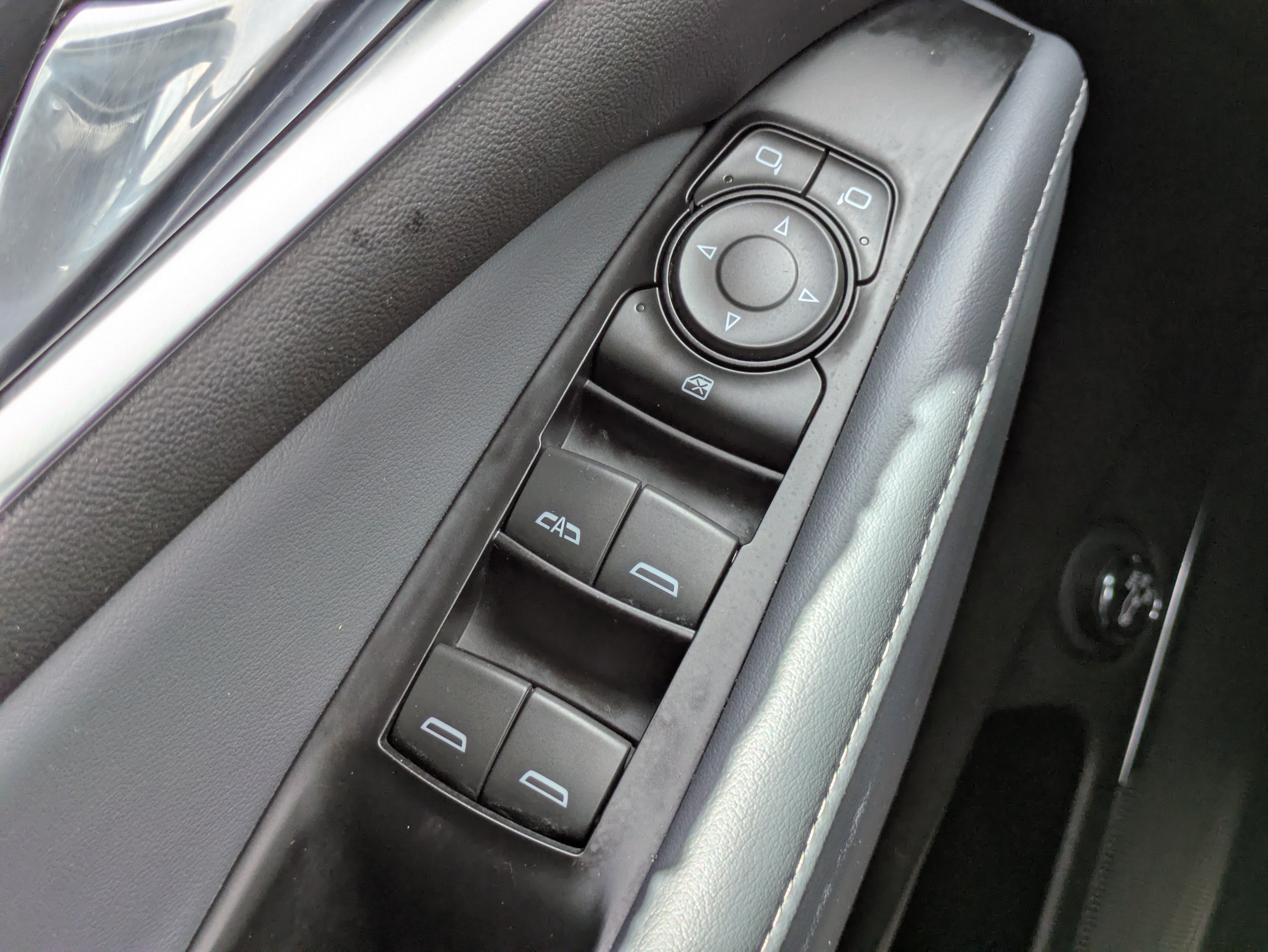 Used 2023 Buick Enclave Essence w/ Sound and Sites Package FWD image 23