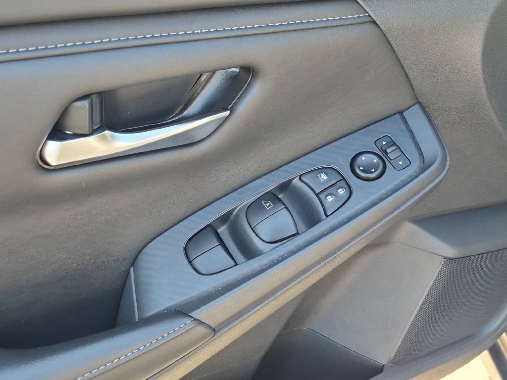 Used 2025 Nissan Sentra SV FWD image 10