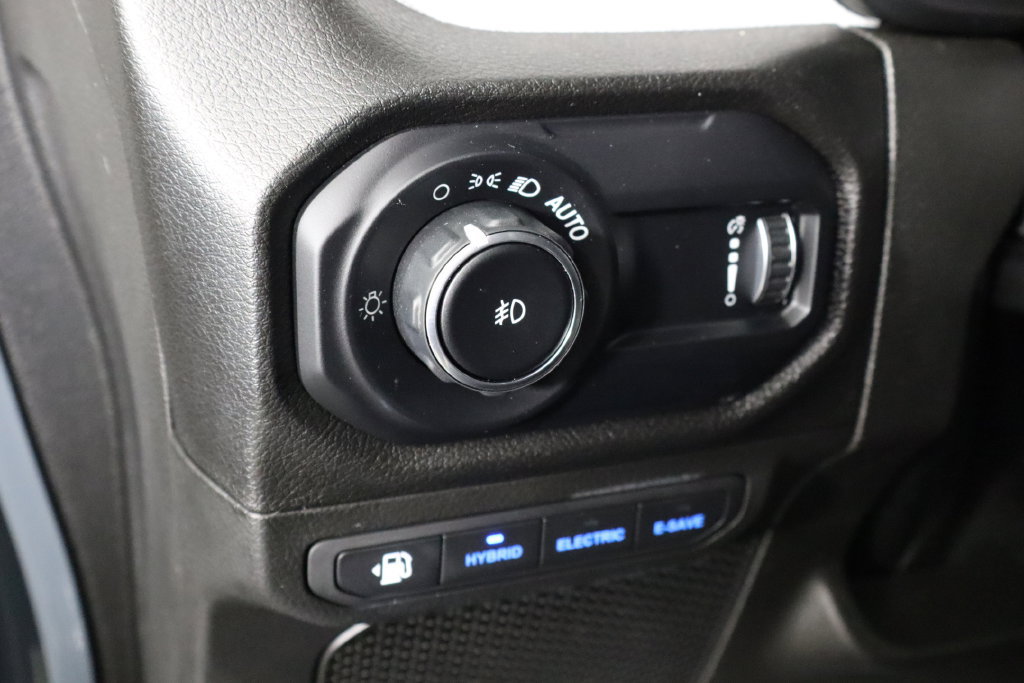 Used 2024 Jeep Wrangler Unlimited w/ Convenience Group AWD/4WD image 18