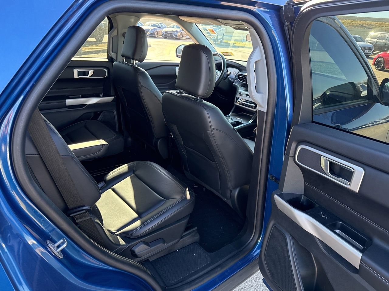 Used 2022 Ford Explorer XLT w/ Equipment Group 202A image 13