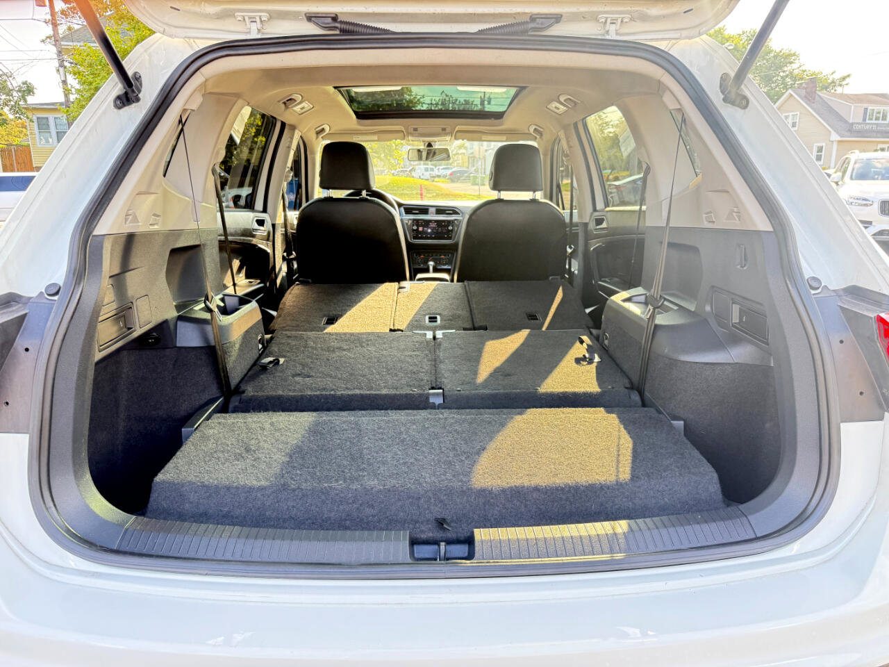 Used 2019 Volkswagen Tiguan SE w/ Panoramic Sunroof Package image 35