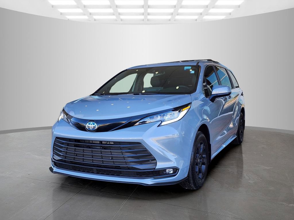 New 2025 Toyota Sienna XLE Woodland Edition image 9
