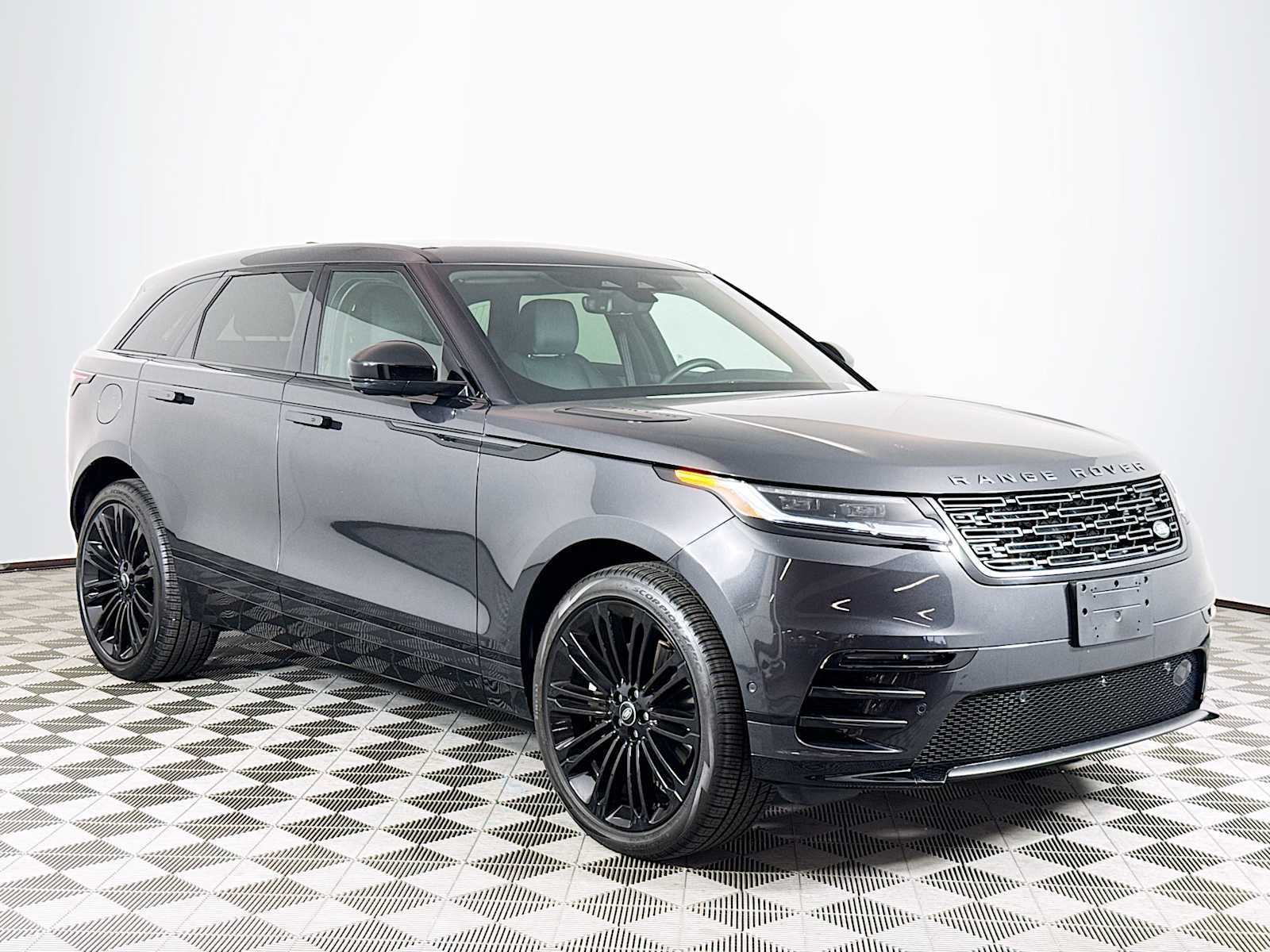 Used 2026 Land Rover Range Rover Velar Dynamic SE AWD/4WD image 3