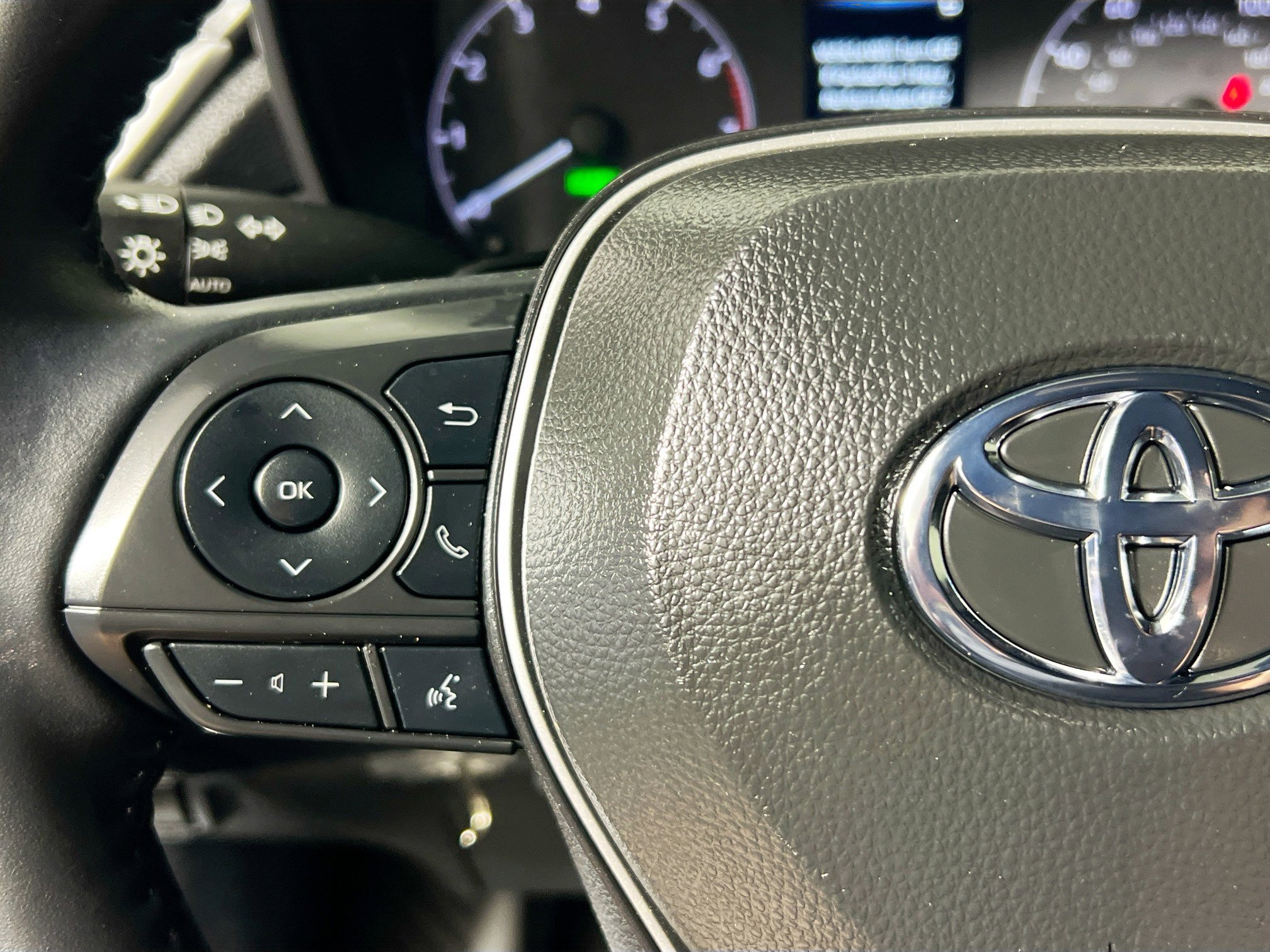 Used 2025 Toyota Corolla Cross AWD Hybrid image 18