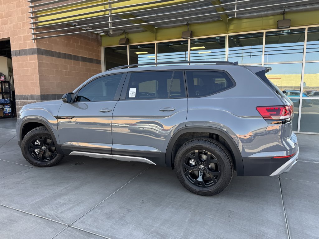 Used 2024 Volkswagen Atlas Peak Edition SE AWD/4WD image 5