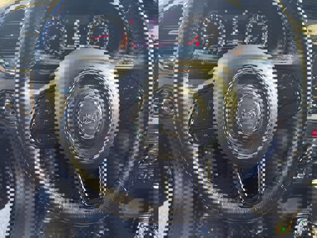 Used 2017 Jeep Renegade Altitude image 14