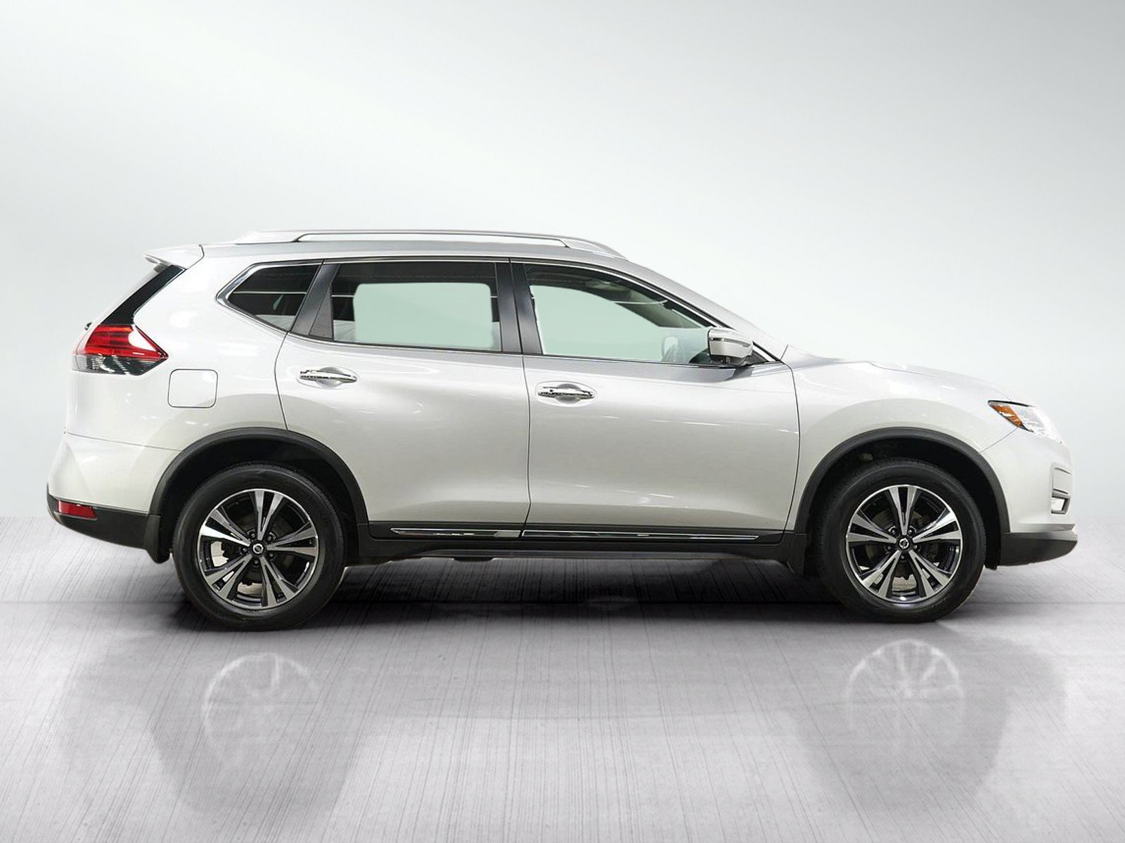 Used 2017 Nissan Rogue SL w/ SL Premium Package AWD/4WD image 6