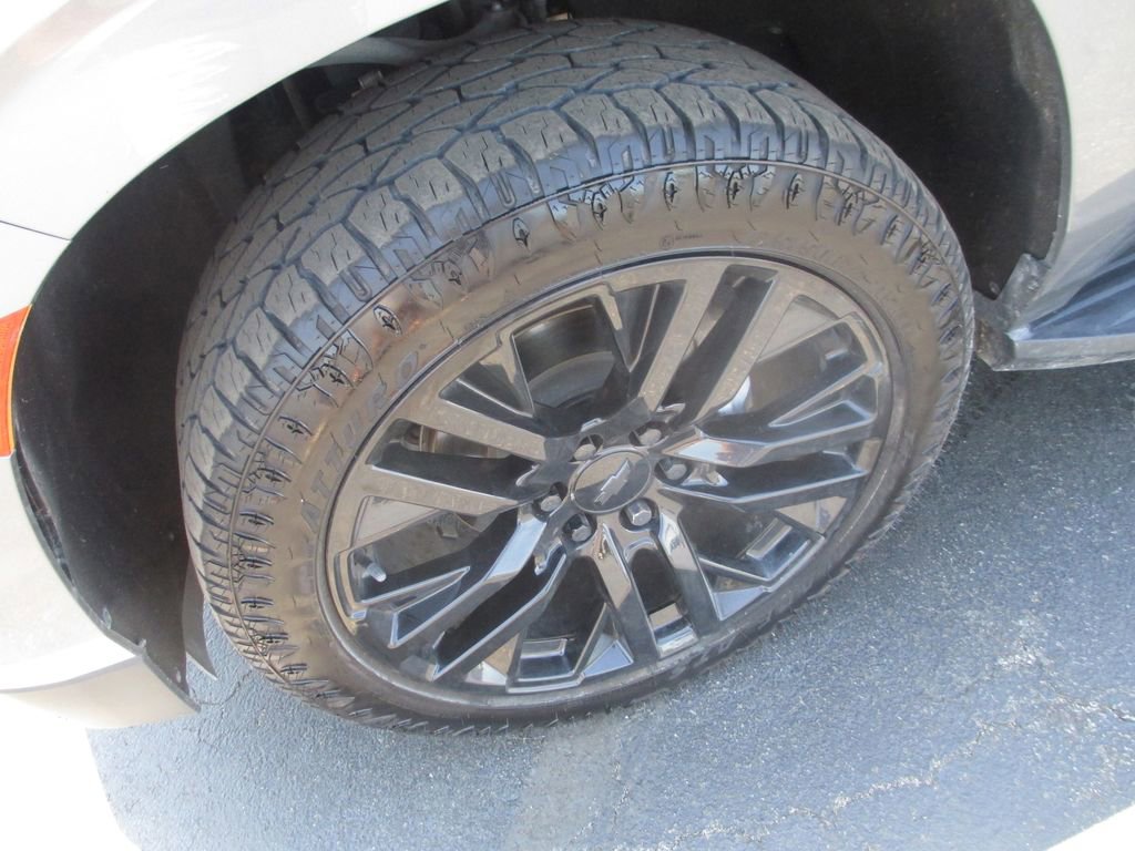 Used 2022 Chevrolet Suburban High Country AWD/4WD image 14