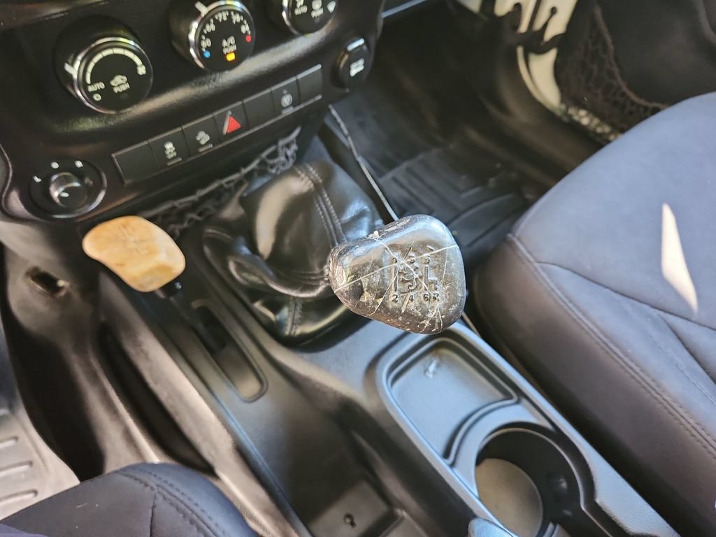 Used 2014 Jeep Wrangler Unlimited Sahara AWD/4WD image 23
