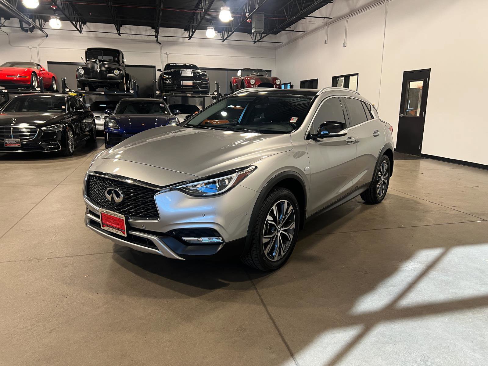 Used 2018 INFINITI QX30 Premium w/ Navigation Package image 7