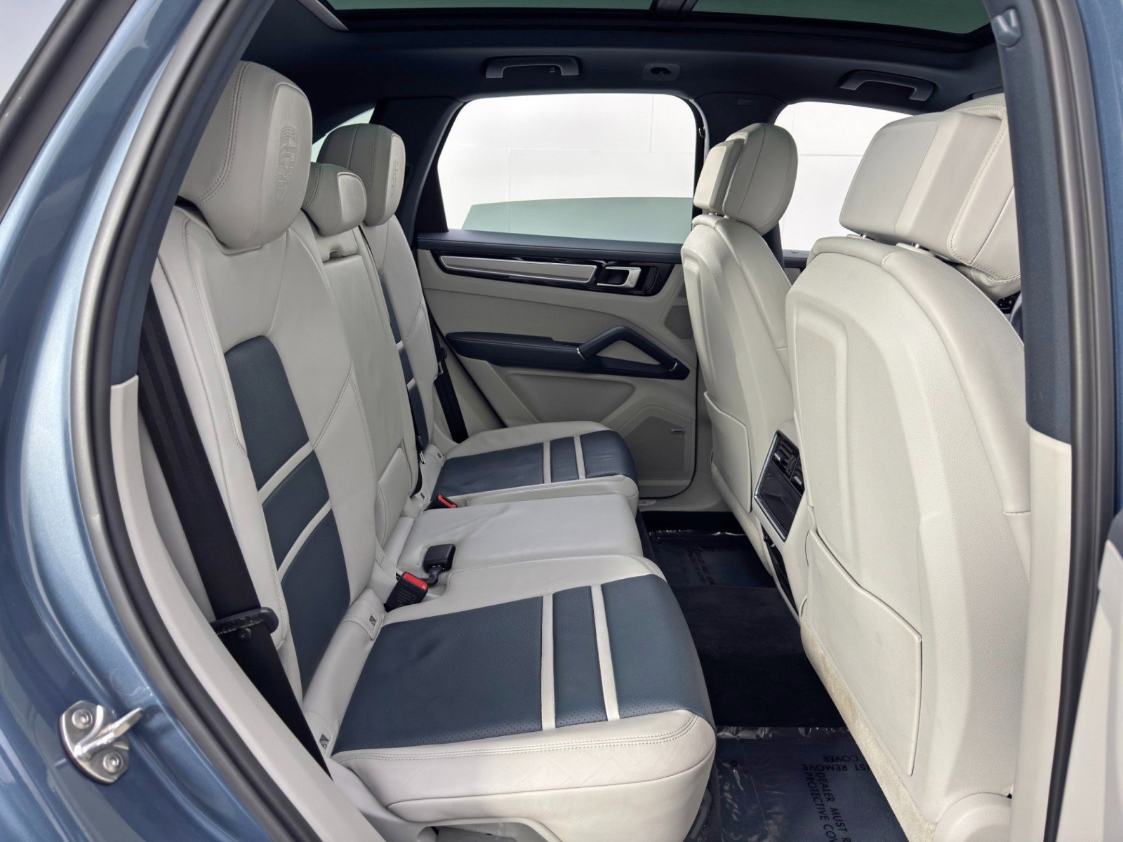 Used 2020 Porsche Cayenne S w/ Premium Package image 44