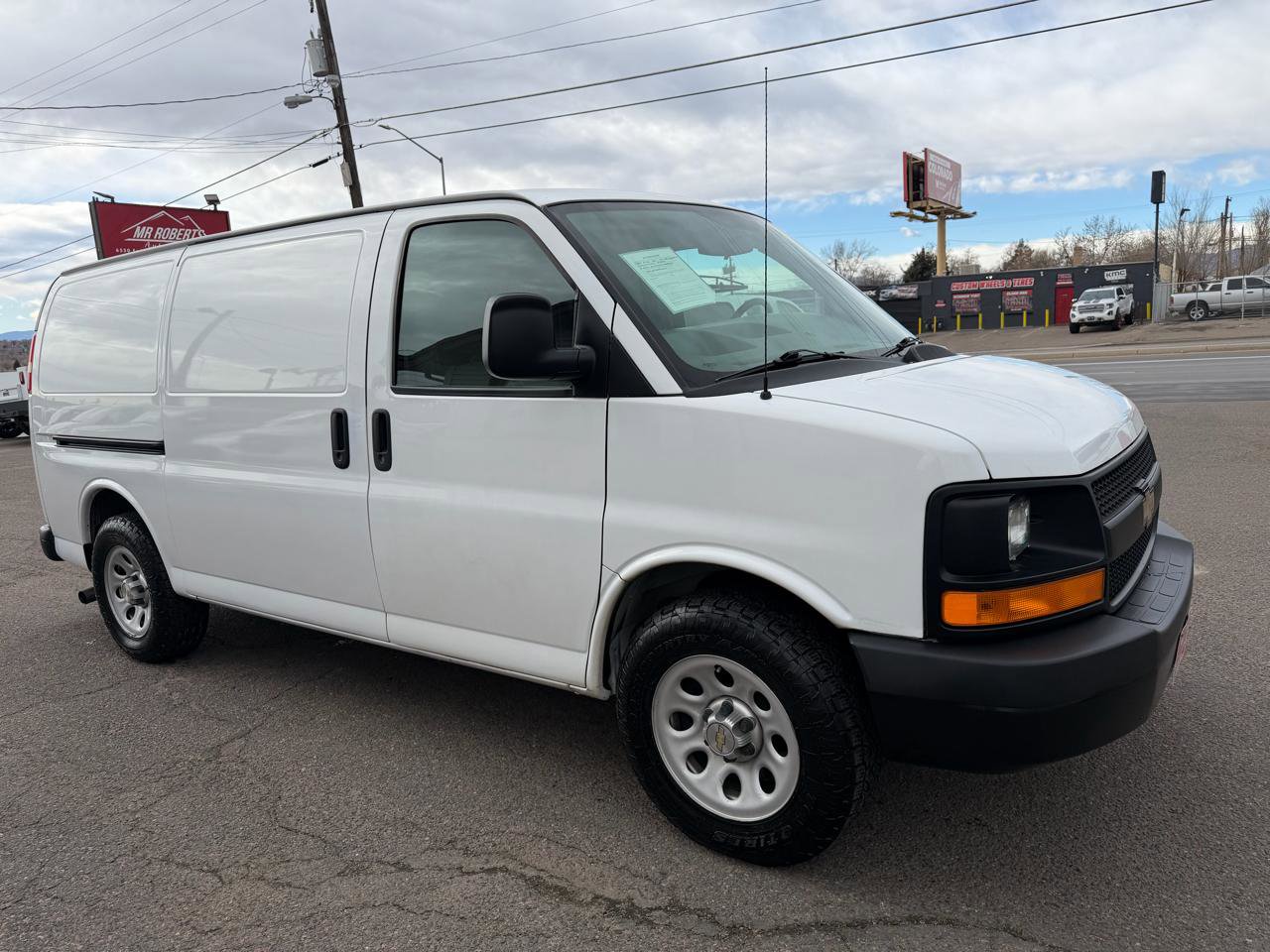 Used 2011 Chevrolet Express 1500 AWD image 2