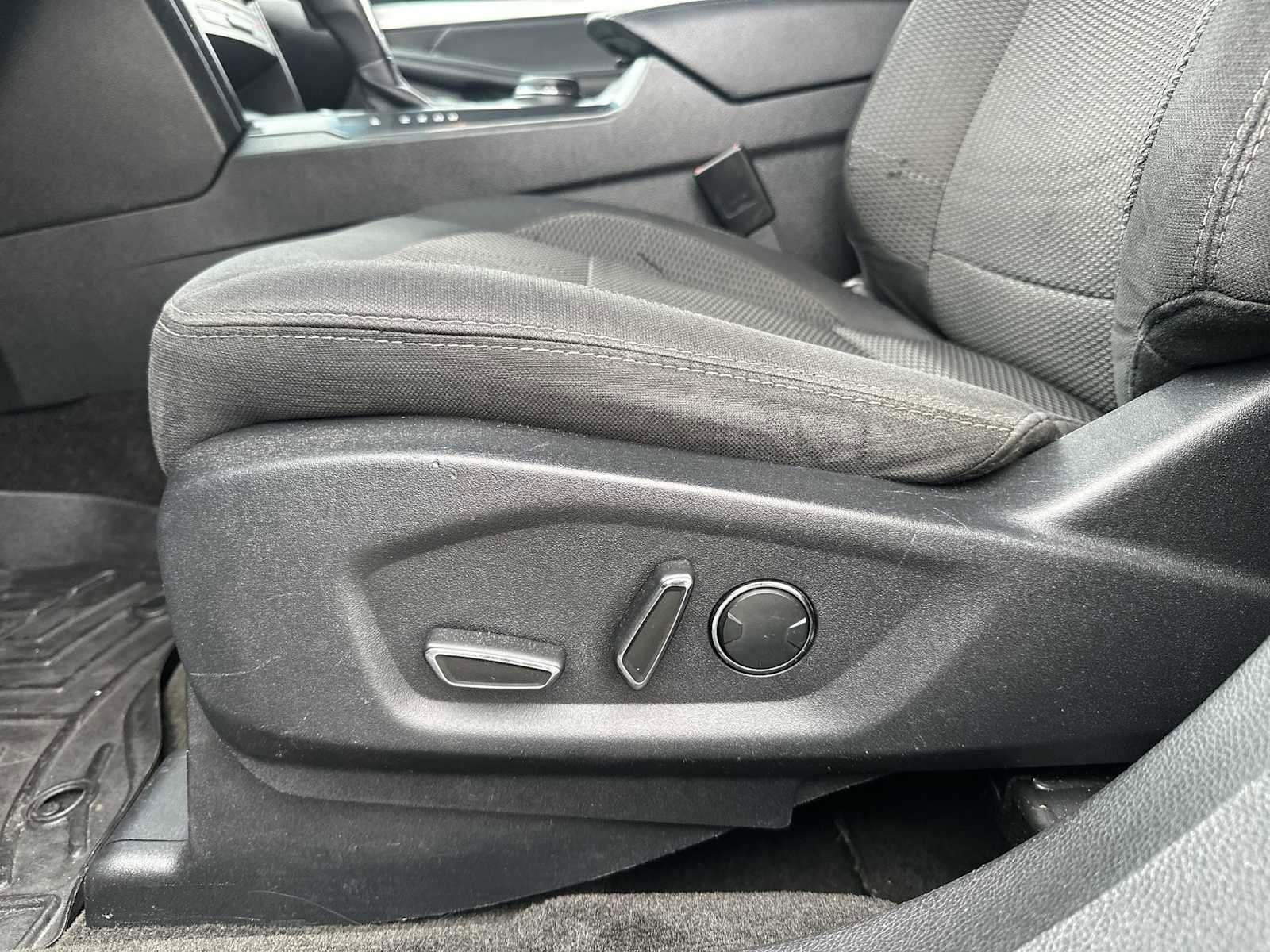 Used 2016 Ford Explorer XLT image 14