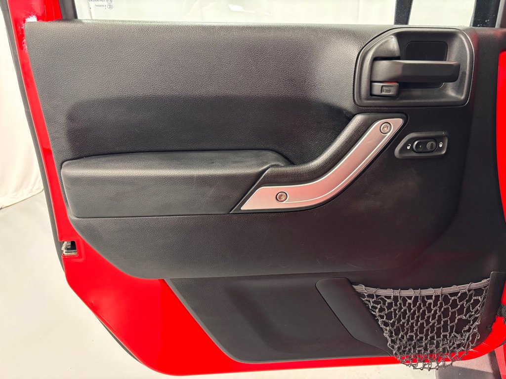 Used 2016 Jeep Wrangler Unlimited Sahara w/ Connectivity Group image 16