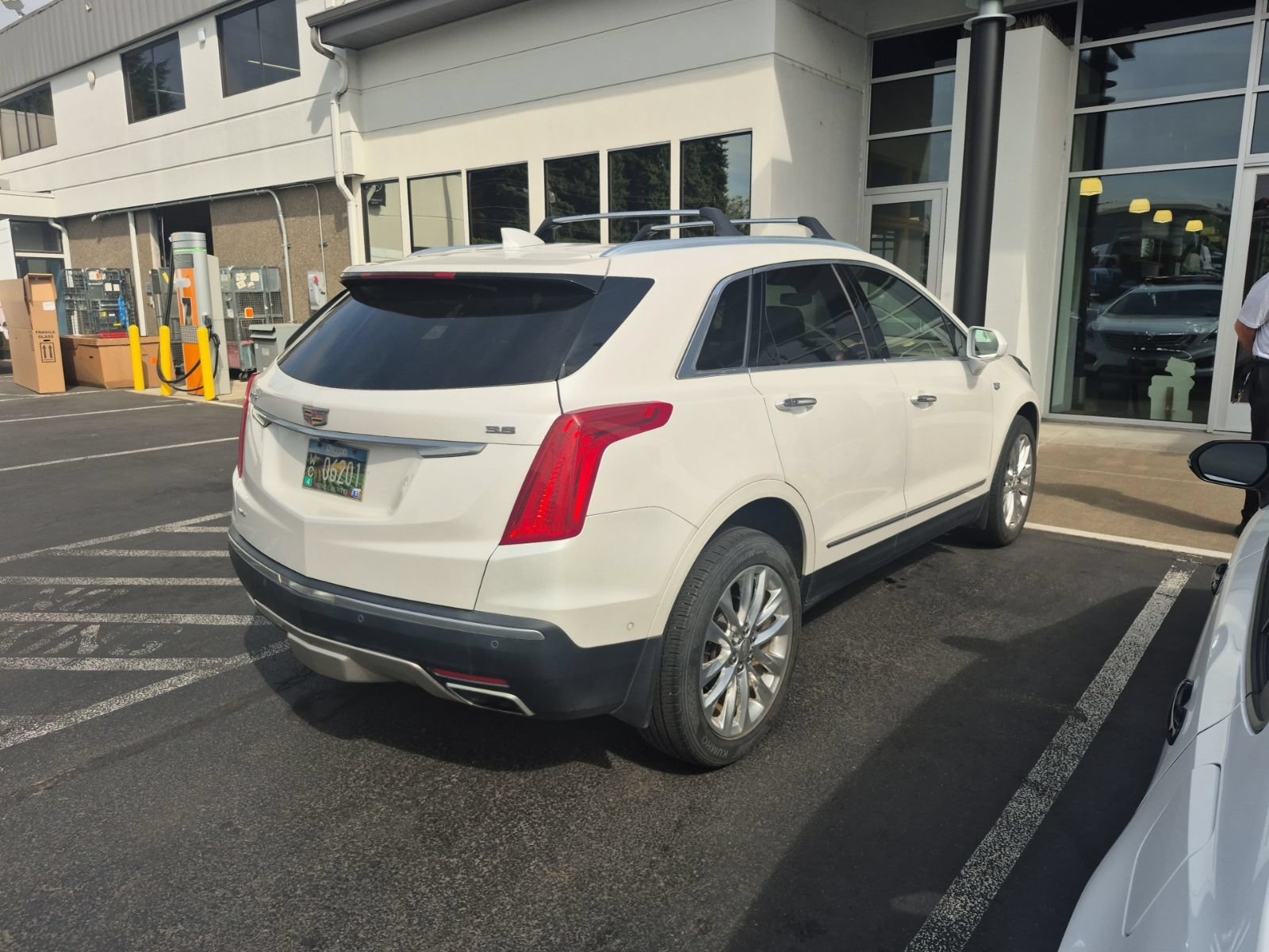 Used 2017 Cadillac XT5 Platinum w/ Driver Assist Package AWD/4WD image 9
