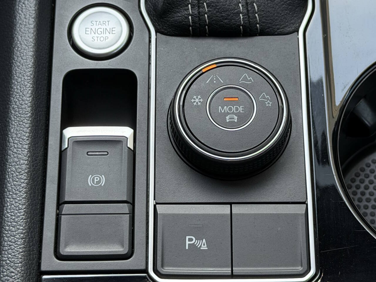 Used 2022 Volkswagen Atlas Cross Sport SE AWD/4WD image 30
