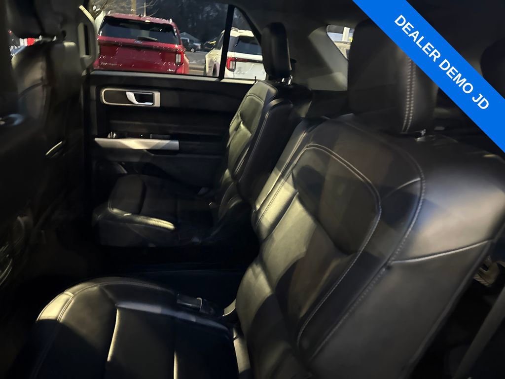 Used 2023 Ford Explorer XLT w/ Equipment Group 202A image 13