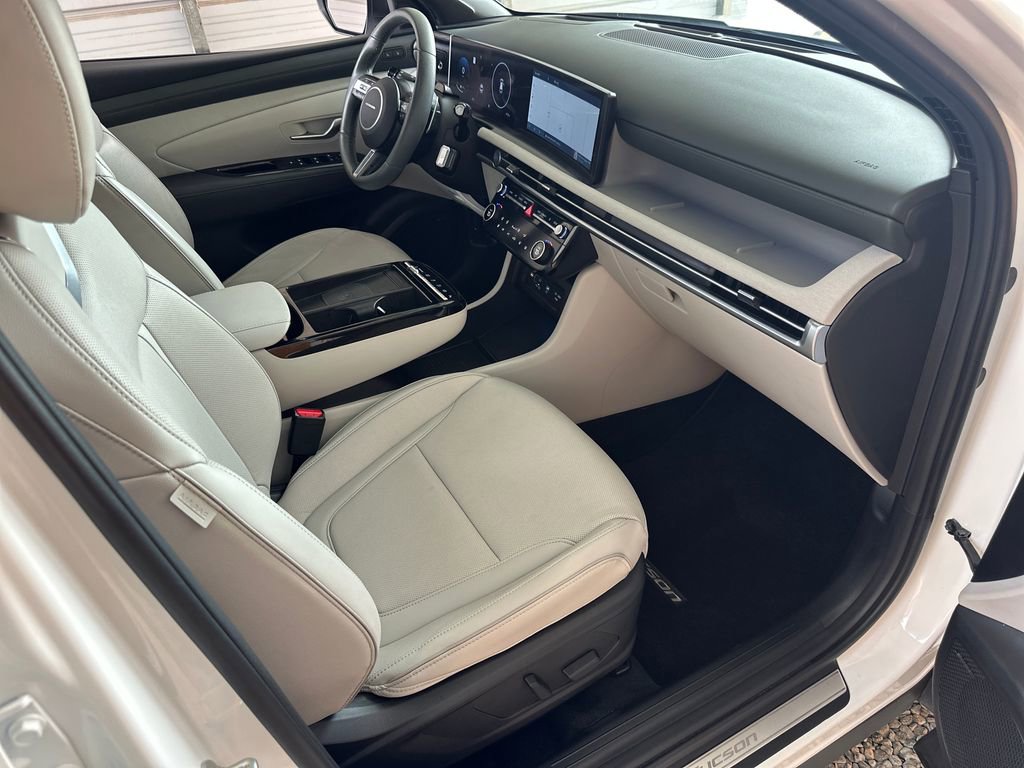 Used 2025 Hyundai Tucson Limited image 32