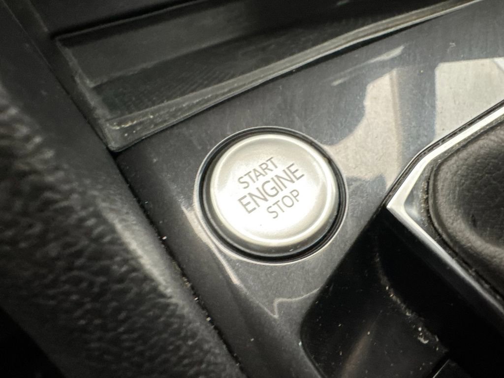 Used 2024 Volkswagen Tiguan SE image 22