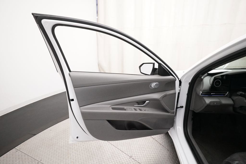 Used 2024 Hyundai Elantra SEL FWD image 27