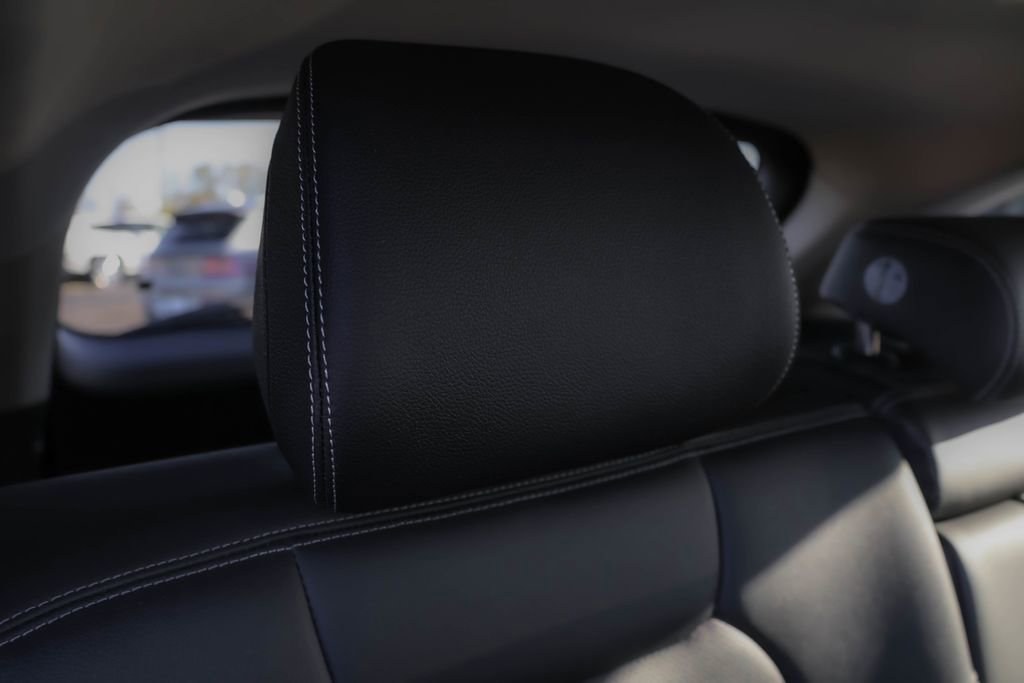 Used 2026 Genesis GV70 2.5T Select image 32